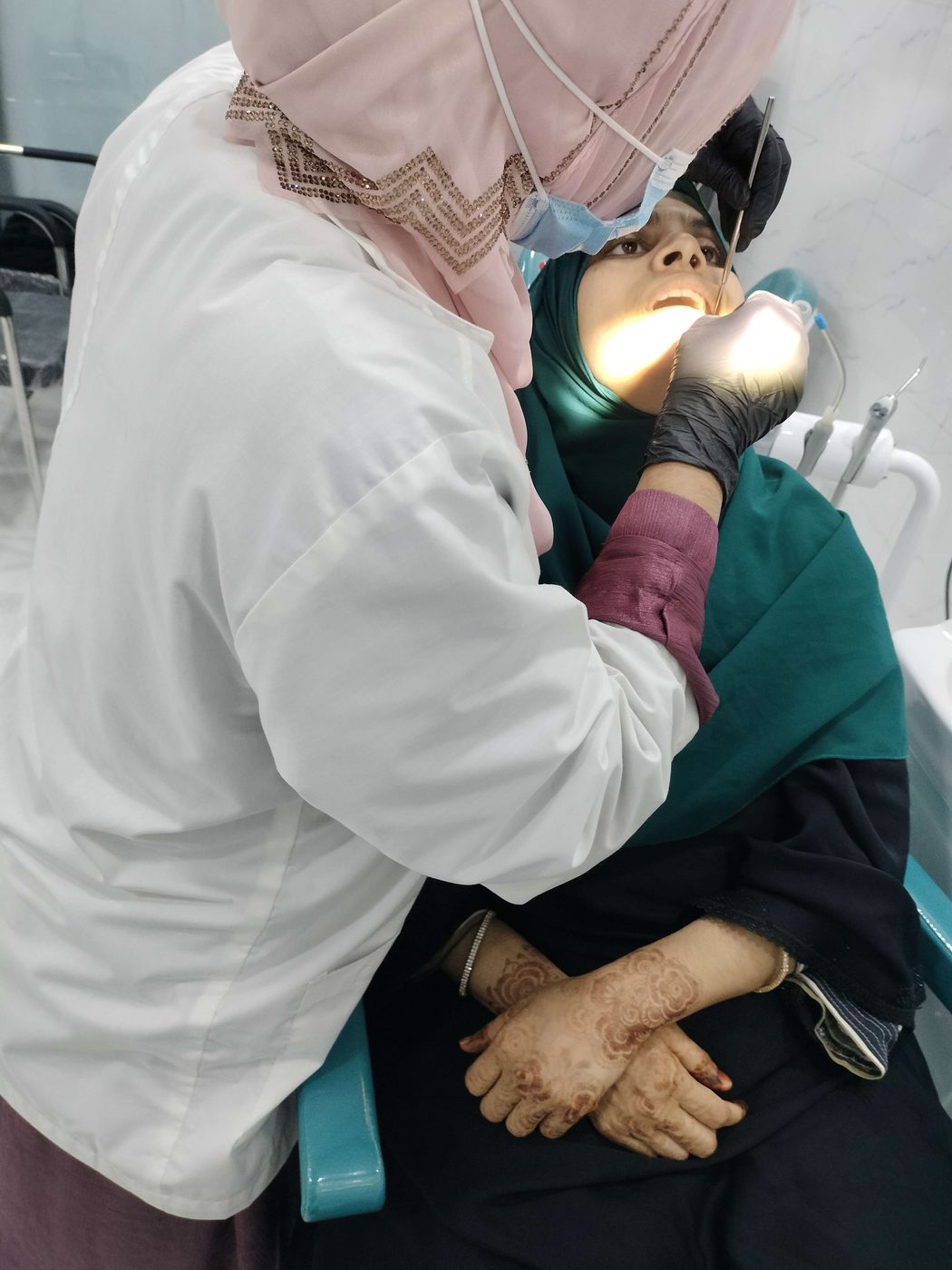 Dr. Muskan treating a patient